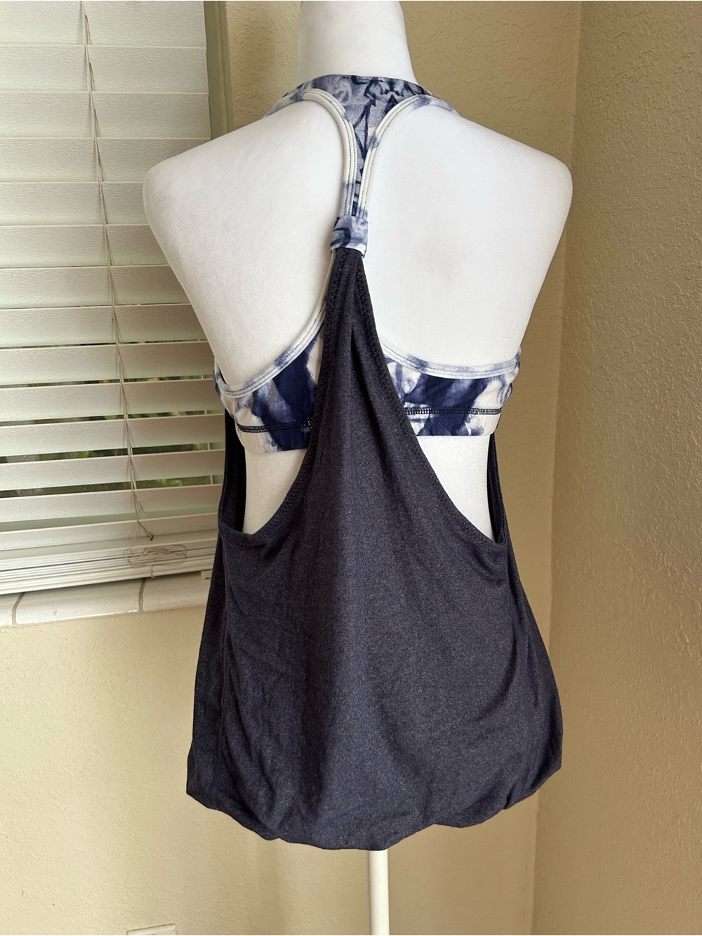 Lululemon 🍋 athletica Navy V-Neck Tank with tie dye bra attached - Picture 3 of 6